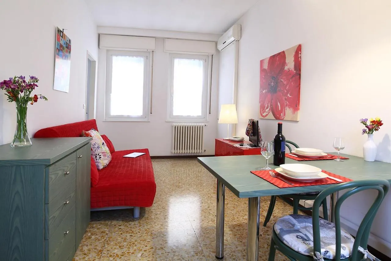 Residence Giusti 6 Милан 2*,